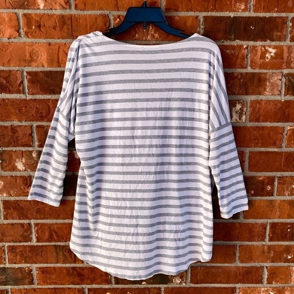 White House Black Market Large Gray Stripe Drape Front Twist Dolman Top - Picture 4 of 9